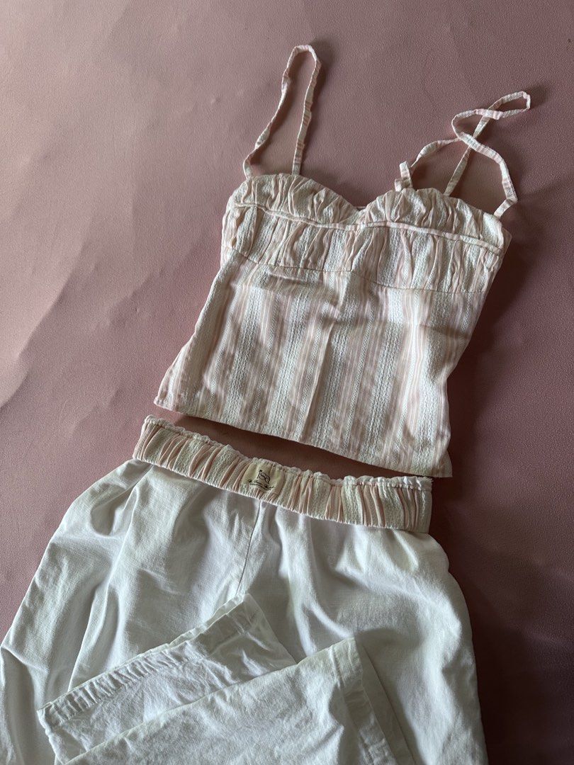 Isa the label everyday set in pink (Category: Sets or Coordinates) located in Dagupan City. Submitted by saoneki (Listing ID 1466869940, Image 3). Description: Accepting dp/installations lp is 2200 if get agad 🪽 top is m-l but more of an s-m (im an xs and it fits me well) 🪽pants are xs-s (s on tag) has minimal loose threads (lints) but not noticeable 🪽 for trade rin to the blue version of the everyday set or other isa pieces or sets + add cash