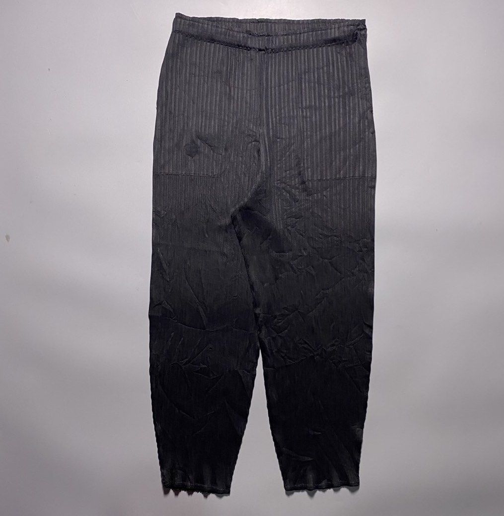 Issey Miyake Pleats Please Trouser (Category: Other Bottoms) located in Bacolod City. Submitted by quiarakazelxx (Listing ID 1466943350, Image 1). Description: Size: Large Waist: 28 Stretch (Freesize) Length: 34 Flaws: none •Click each photo to Appreciate the item Pm to purchase📩.