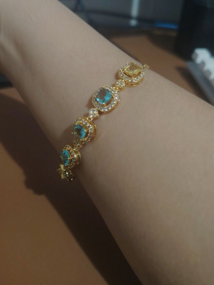 Citrine & Blue Topaz Bracelet (Category: Bracelets) located in Caloocan City. Submitted by cherishedfinds (Listing ID 1466808163, Image 2). Description: - Gold-tone bracelet w/ citrine & blue topaz - Adjustable chain length with ITALY 750 stamped heart tag (authenticity not guaranteed) - Small freebies are included with every purchase 💕 For orders ₱500 and above, you’ll receive a special freebie as a thank‑you for supporting our small business �