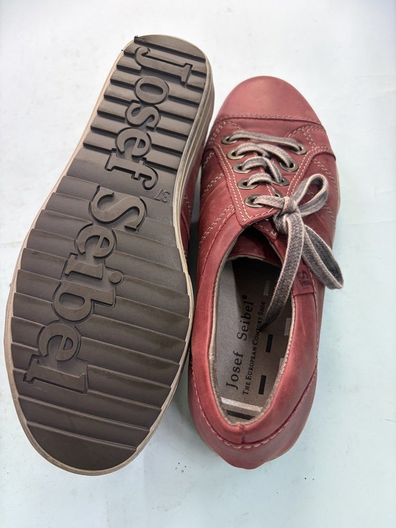 Italy red leather sneakers (Category: Sneakers) located in Manila. Submitted by thekidshop (Listing ID 1466921040, Image 1). Description: .