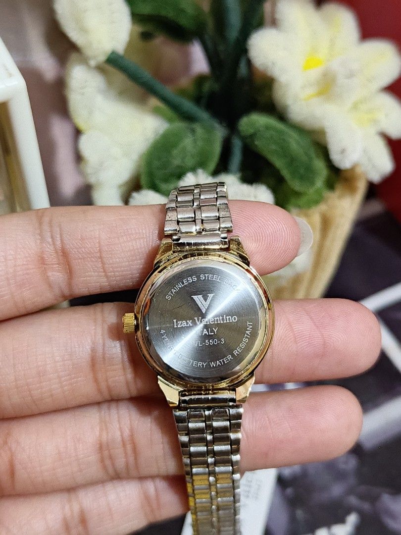 Izzax valentino Italy (Category: Women's Watches) located in Caloocan City. Submitted by klenggs (Listing ID 1466828249, Image 3). Description: Selling my cute slim watch water resistant. Self adjust. Pwede pang gift 🎁.