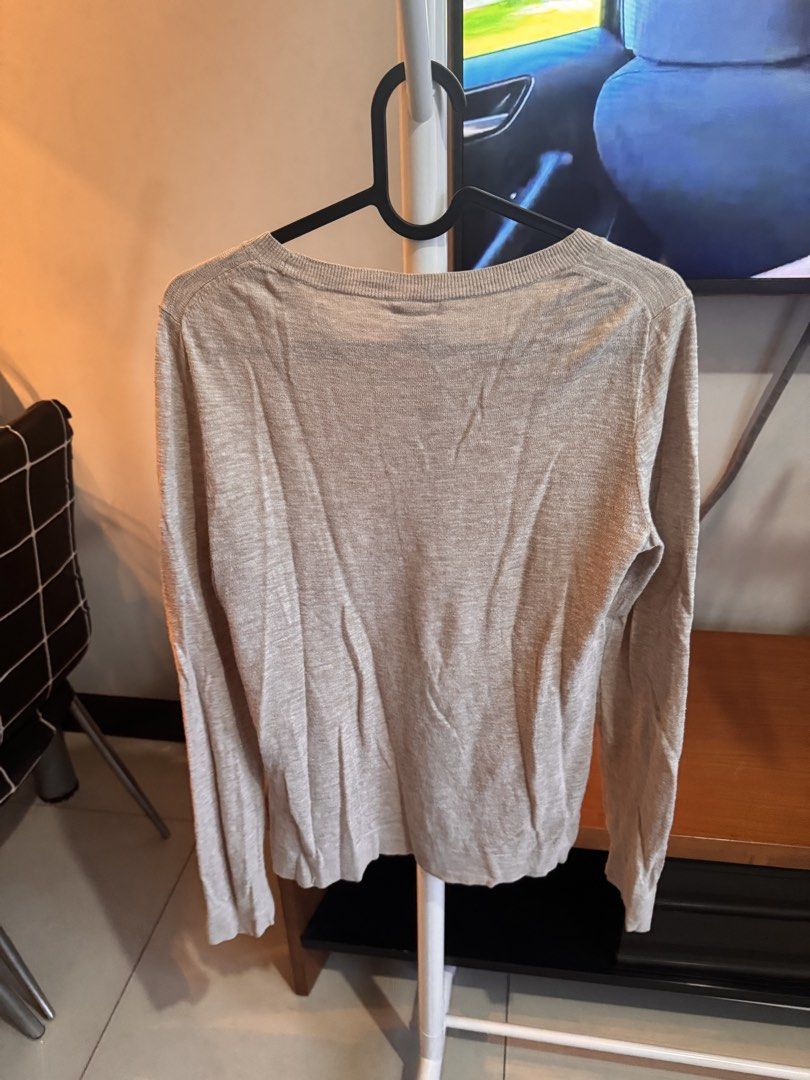 J. Crew long sleeved shirt (Category: Longsleeves) located in Quezon City. Submitted by essief (Listing ID 1466917896, Image 3). Description: Original JCrew basic crew neck long sleeves Bought from the US! Very comfy and soft material Beige in color No when worn photos .