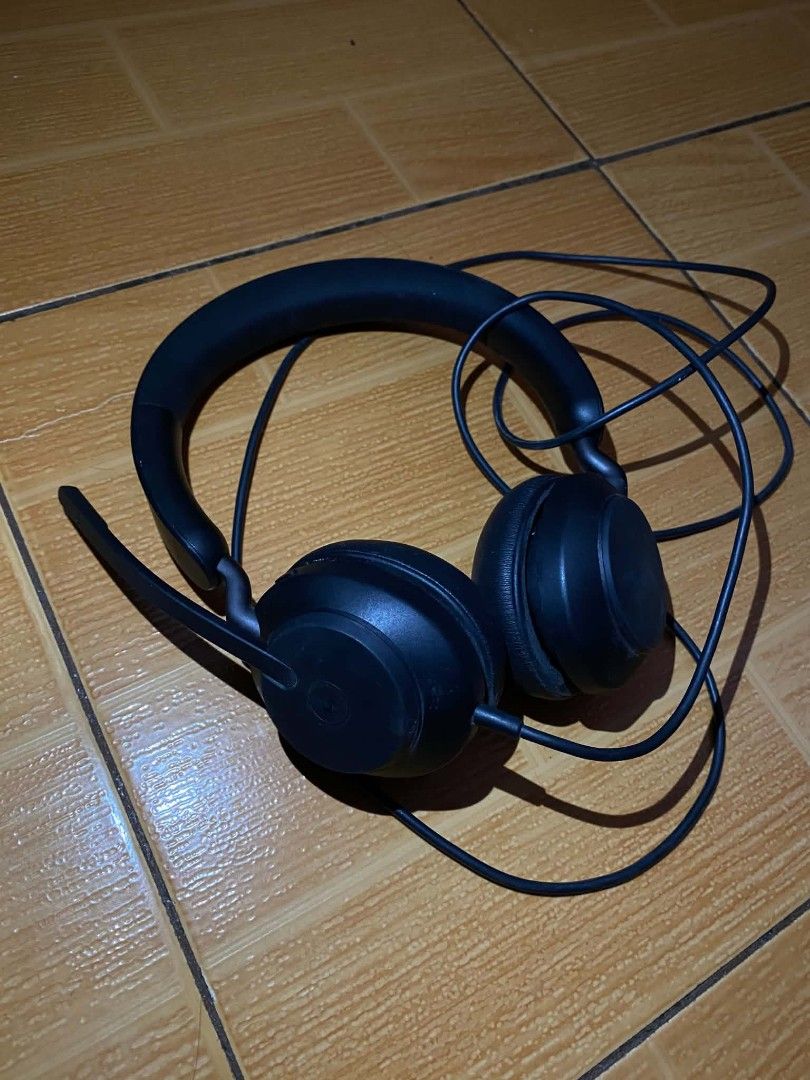 Jabra evolve2 40 noise cancellation stereo headset (Category: Headphones & Headsets) located in Cabuyao City. Submitted by PHdowner30 (Listing ID 1466970760, Image 3). Description: FOR SALE ONLY Jabra evolve2 40 noise cancellation stereo headset USB Excellent working condition Original P1500 + SF negotiable Pm.