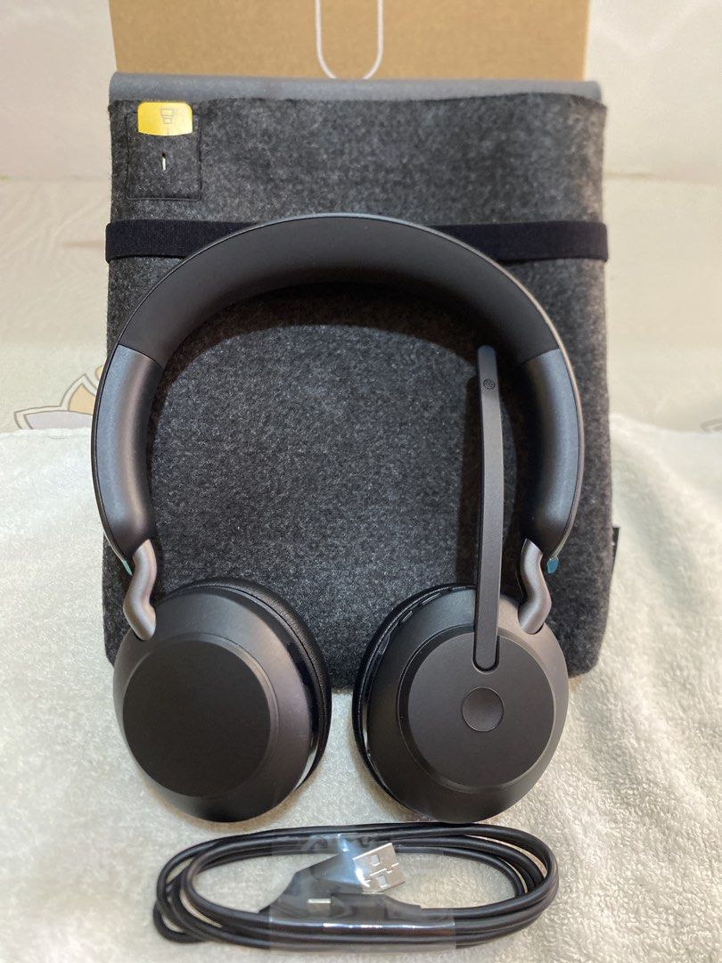 Jabra Evolve2 65 Wireless Headset with Case and Cable (Category: Headphones & Headsets) located in Rodriguez. Submitted by angelshoppe (Listing ID 1466781965, Image 1). Description: - Model: Jabra Evolve2 65 Wireless Headset - Features: Built-in boom mic on the right side, great for work calls and everyday listening - Inclusions: Charging cable, grey felt carrying pouch, and original box .