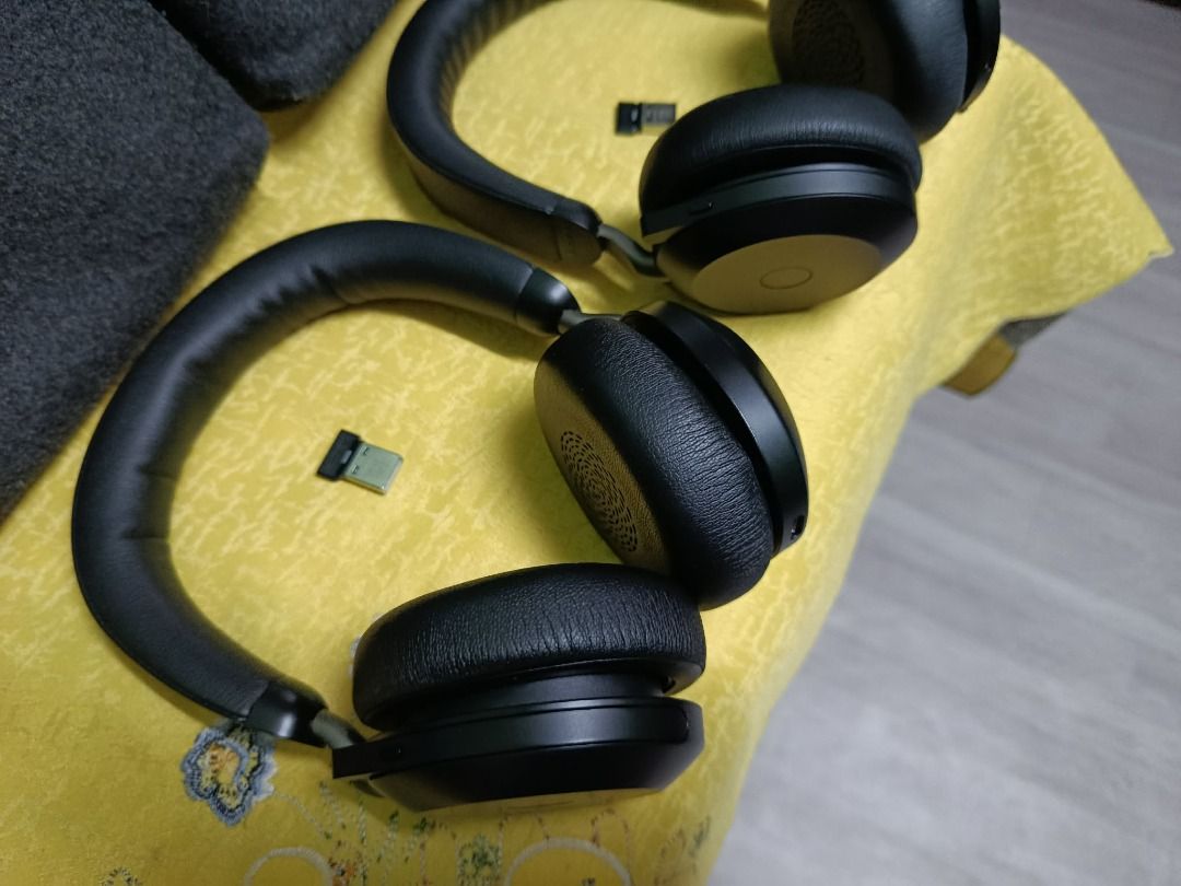 jabra evolve 2 75 (Category: Headphones & Headsets) located in Quezon City. Submitted by carou85958 (Listing ID 1466868816, Image 2). Description: JABRA EVOLVE 2 75 100% good 100% working makinis no issue.. prize 6500 each 17 ibp road batasan hills qc.