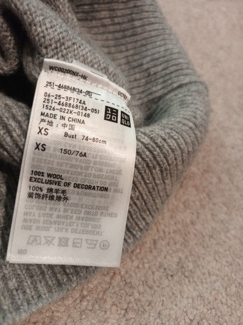 Jacket （分類：其他上衣）位於 Hong Kong。 由 rain66659 提交（商品編號 1466774524，圖片 6）。簡介： AnyaHindmarch x Uniqlo Size XS in Good quality see photos SF (buyers pay for charge) color differ due to ligthnings (its gray)。
