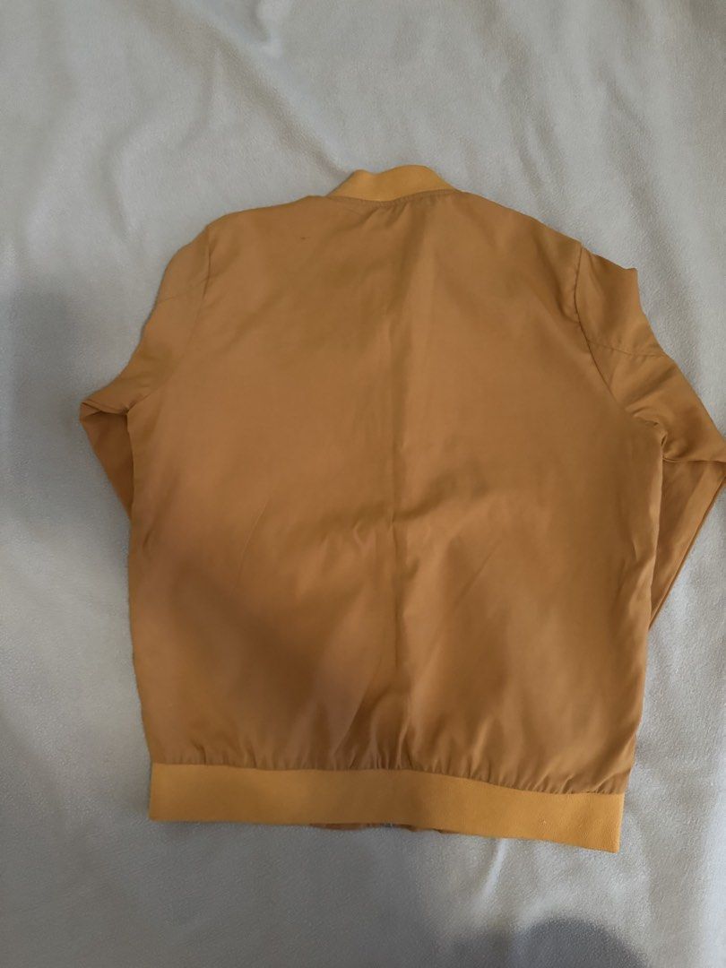 Jacket Orange (Category: Coats, Jackets and Outerwear) located in San Luis. Submitted by oshdeclutters (Listing ID 1466812107, Image 3). Description: .
