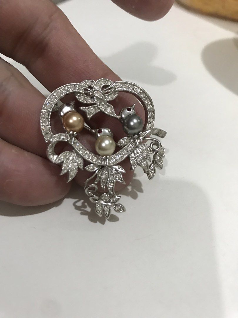 Japan Broach (Category: Brooches) located in Balete No 2. Submitted by troyesybang (Listing ID 1466916668, Image 2). Description: Rhodium plated japan Cute stones. Bird can be pindant Complete entact stomes LP FIX SF J&t .