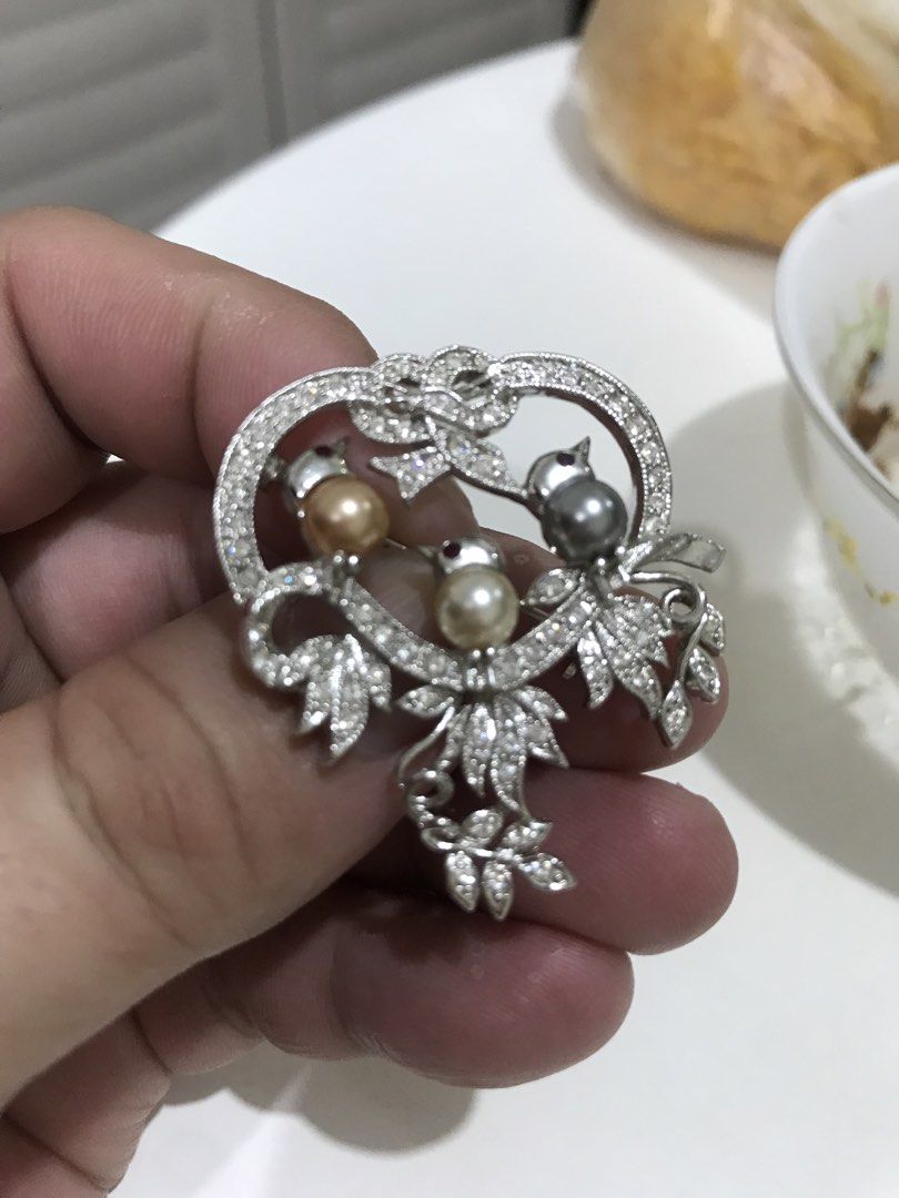 Japan Broach (Category: Brooches) located in Balete No 2. Submitted by troyesybang (Listing ID 1466916668, Image 3). Description: Rhodium plated japan Cute stones. Bird can be pindant Complete entact stomes LP FIX SF J&t .