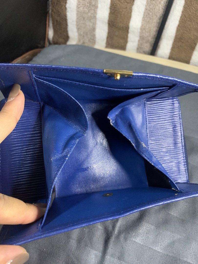 Japan leather zipped wallet (Category: Wallets & Card holders) located in Cabanatuan. Submitted by mjluxxejapan (Listing ID 1466779650, Image 2). Description: Fixed price. Approx 7.5”x 4.5” meas mild rubs mga corners pgkkatupi .. sira ung ulo ng zipper s loob pero maayos p gamitin working zipper.hence selling low. Genuine leather .