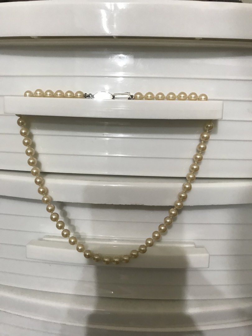 Japan pearl (Category: Necklaces) located in Balete No 2. Submitted by troyesybang (Listing ID 1466916973, Image 3). Description: Ladies Champagne colored not silver yun lock kaya mura lang Knotted in between ladies or kids size Lustrous pa sha hindi gasgado .