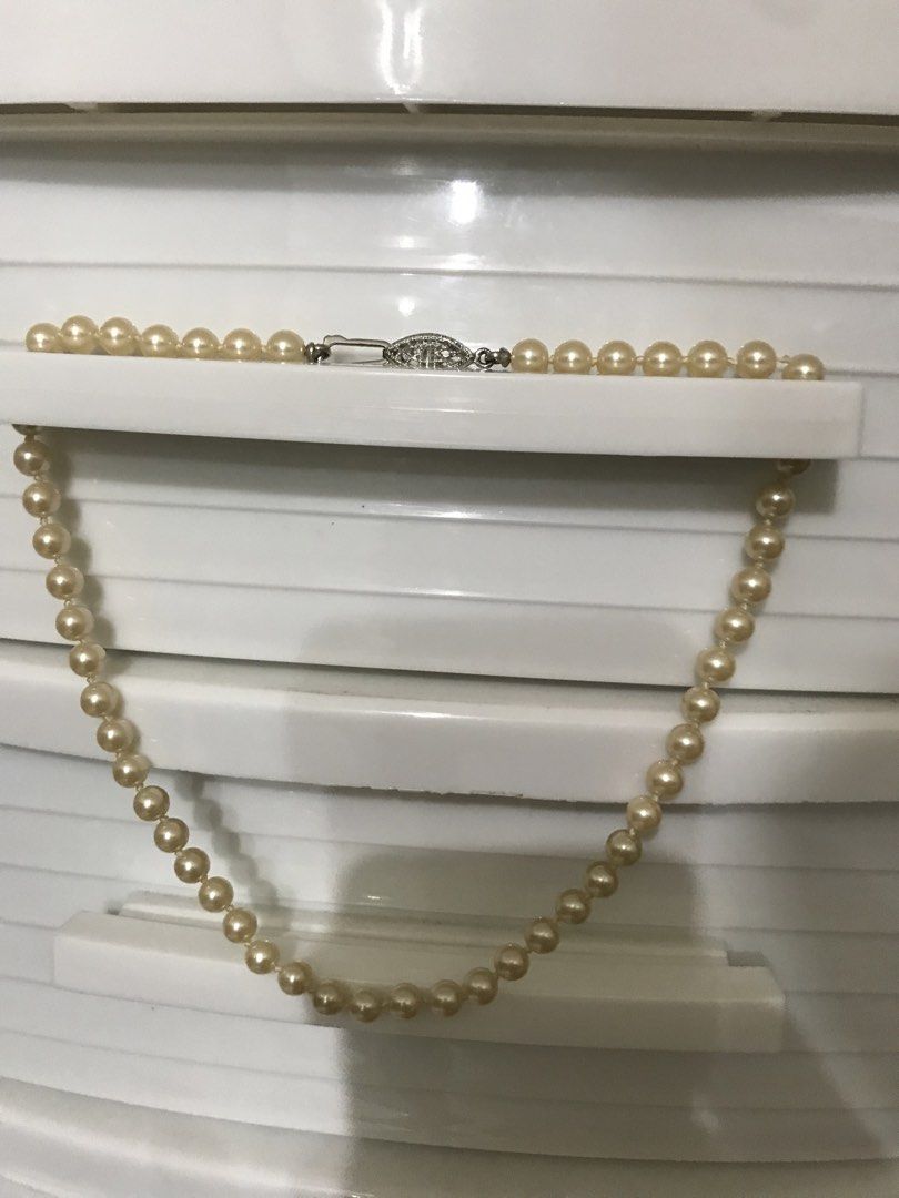 Japan pearl (Category: Necklaces) located in Balete No 2. Submitted by troyesybang (Listing ID 1466916973, Image 1). Description: Ladies Champagne colored not silver yun lock kaya mura lang Knotted in between ladies or kids size Lustrous pa sha hindi gasgado .
