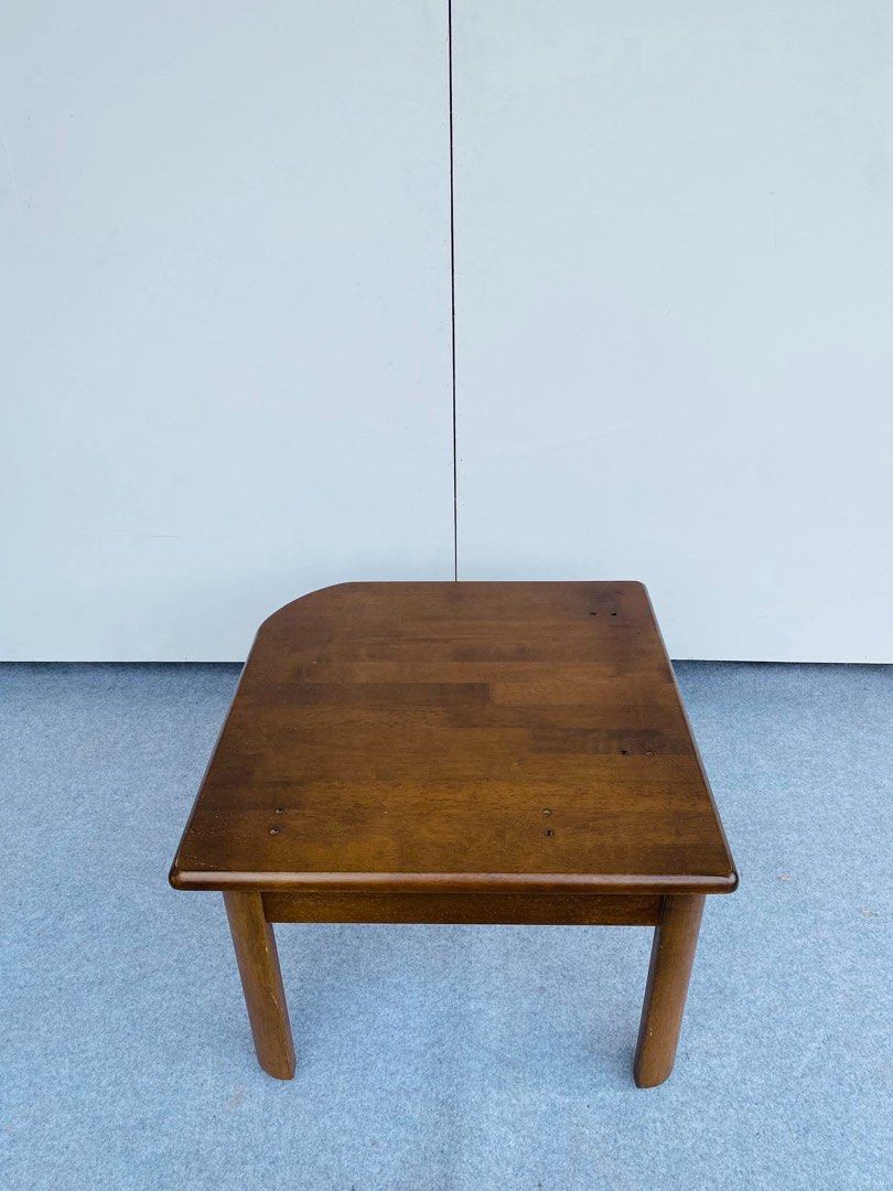 “JAPAN SURPLUS” CORNER CENTER TABLE (Category: Tables & Sets) located in Manila. Submitted by jerichocal17856 (Listing ID 1466840531, Image 3). Description: “JAPAN SURPLUS” CORNER CENTER TABLE SIZE: 24L” x 24W” x 17H” inches (AS-IS ITEM) IN GOOD CONDITION.