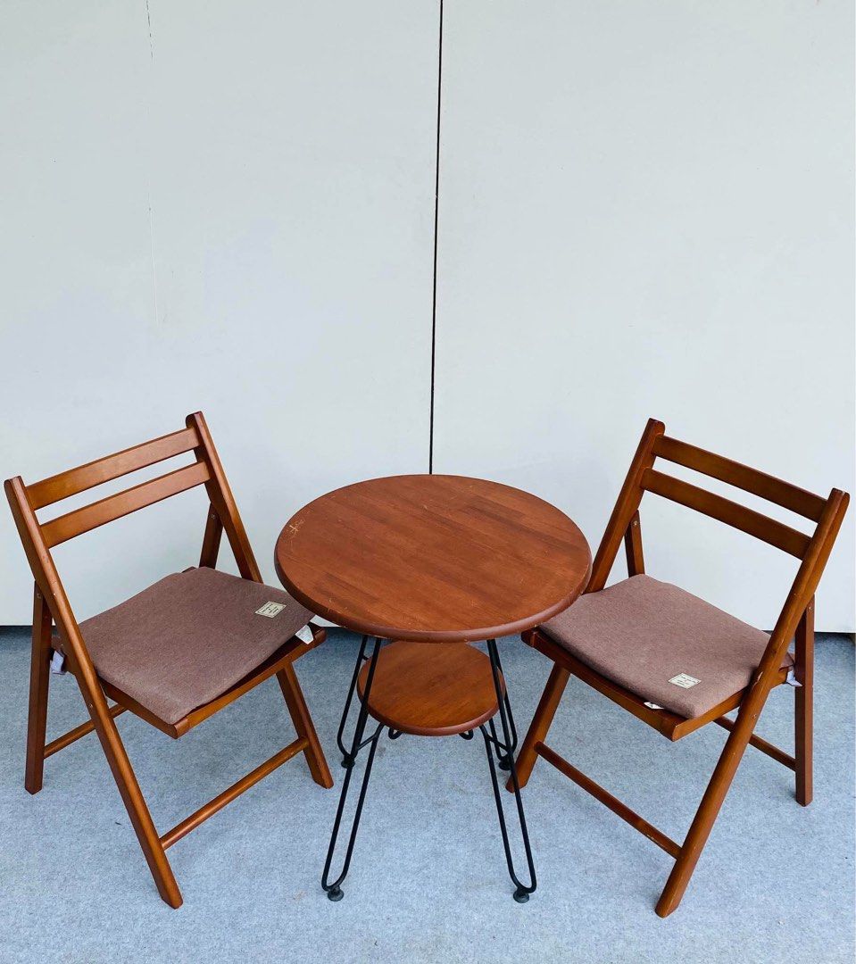 “JAPAN SURPLUS” ROUND COFFEE TABLE FOLDING CHAIRS SET (Category: Tables & Sets) located in Manila. Submitted by jerichocal17856 (Listing ID 1466841423, Image 2). Description: “JAPAN SURPLUS” ROUND COFFEE TABLE FOLDING CHAIRS SET SIZE: 24D” x 28H” inches 17L” x 17W” x 18Sh” x 31H” inches (AS-IS ITEM) IN GOOD CONDITION.