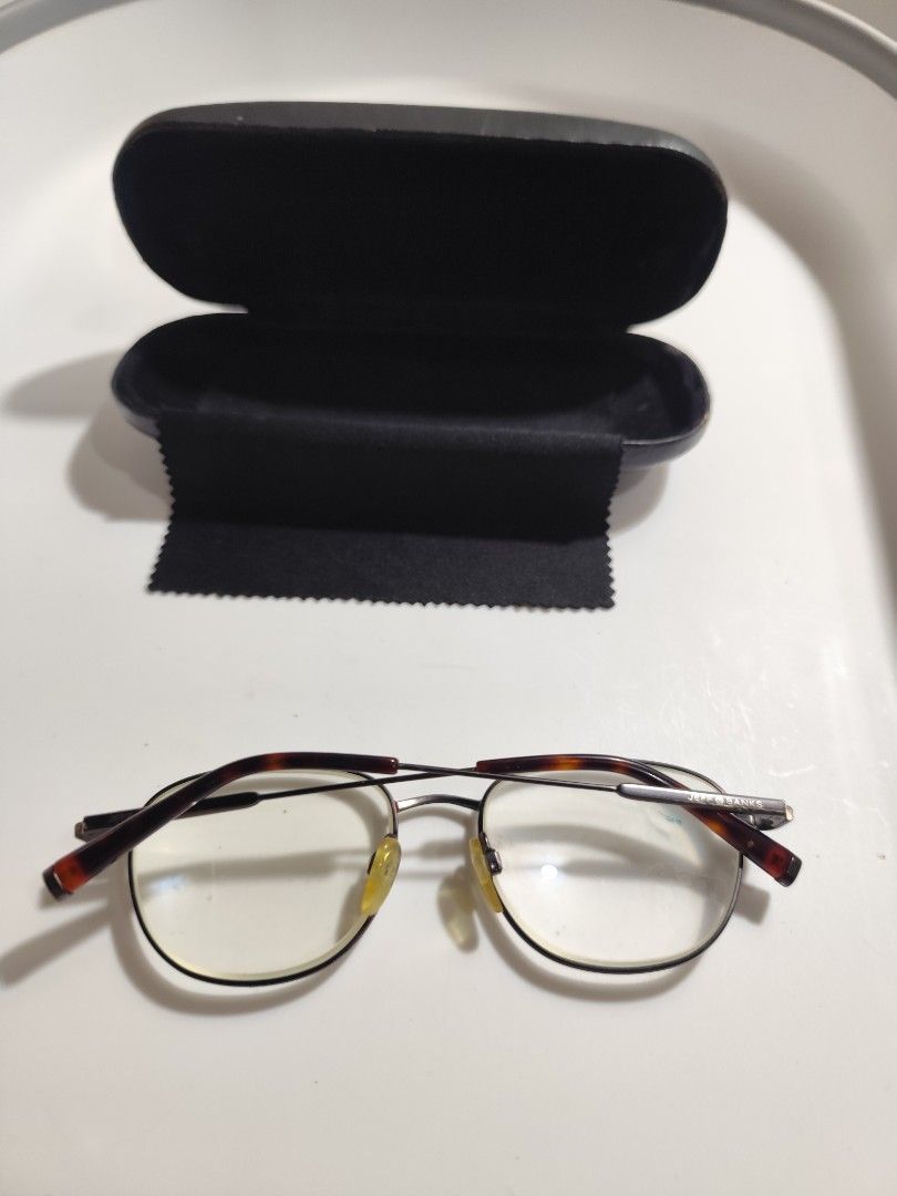 Jeff Banks Frame (Category: Sunglasses & Eyewear) located in Cebu City. Submitted by icoolectnsellect (Listing ID 1466911648, Image 2). Description: Issue: Minor Scratch, RX lens. Bought at Garage Sale. Authenticity not Guaranteed, di ko alam if legit or Fake. Buy @ your own Risk. All EyeGlasses or Sun Glasses ay may Grado or Prescription Glasses. Please be careful para di masira mata nyo, you can change the lens and frame na lng kunin. Not sure 