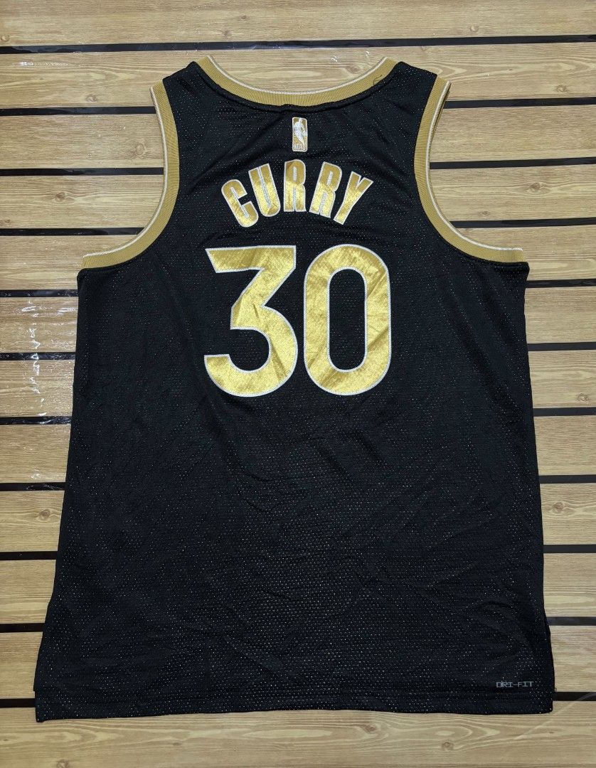 JERSEY Golden State (Category: Activewear) located in Santo Tomas. Submitted by rency_thrift (Listing ID 1466793386, Image 2). Description: Authentic✨️ Color Rate 9.8/10 Excellent Condition✅️ No Issue or Flaws✅️ Width- 22 / Length- 30 / Size- Large Nike Dri-FIT NBA Swingman Stephen Curry Golden State Warriors Select Series (2024) jersey in black and club gold (Style/Model: FN5907-053). PM📤 Loc. Sto.Tomas Davao del Norte📍.