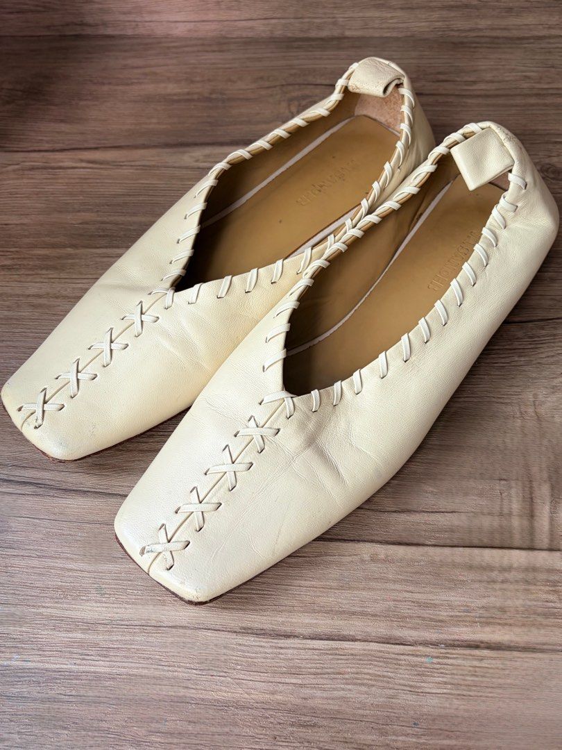 Jil Sander Cream Leather Square Toe Loafers (Category: Loafers) located in Manila. Submitted by ladybagmnl (Listing ID 1466782904, Image 3). Description: The ultimate Quiet Luxury / Minimalist staple piece! Retails for over ₱35,000+ brand new. Brand: Jil Sander Item: Cream Leather Whipstitch Slip-On Shoes Size: 37 (Fits true to size) 23.5cm Color: Cream with contrast white whipstitch detailing and tan interior Material: Premium Italian leather (s