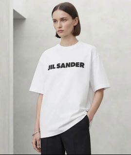(Category: ) located in . Submitted by saksthriftavenuebyluckymaria8 (Listing ID 1466383848, Image 1). Description: .
