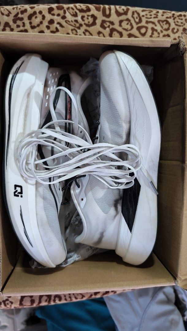 Jingchen 3.0 (Category: Sneakers) located in Caloocan City. Submitted by sevillanom72683 (Listing ID 1466884312, Image 1). Description: for sale: Original Erke Jingchen 3.0 size: 8US MENS/EU 41 RFS: slightly big for me mileage: 25kms only condition: good (please refer to the pics) note: one of the Chinese brand Adidas Evo SL competitor. original laces are still included as seen in the picture. *the buyer will shoulder the delivery fee via lalamov