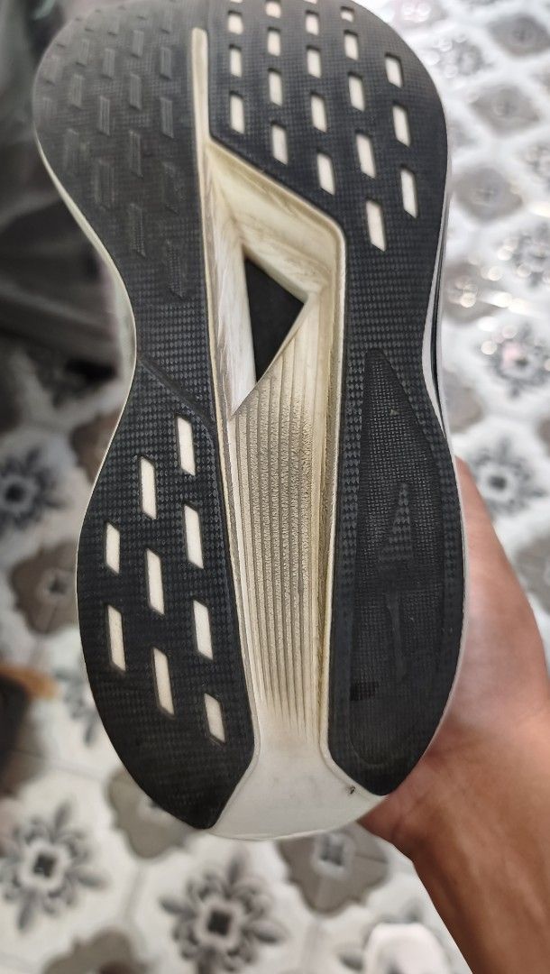 Jingchen 3.0 (Category: Sneakers) located in Caloocan City. Submitted by sevillanom72683 (Listing ID 1466884312, Image 3). Description: for sale: Original Erke Jingchen 3.0 size: 8US MENS/EU 41 RFS: slightly big for me mileage: 25kms only condition: good (please refer to the pics) note: one of the Chinese brand Adidas Evo SL competitor. original laces are still included as seen in the picture. *the buyer will shoulder the delivery fee via lalamov