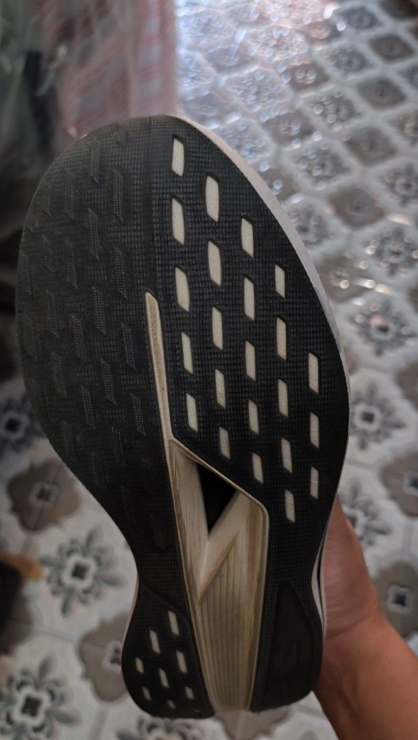 Jingchen 3.0 (Category: Sneakers) located in Caloocan City. Submitted by sevillanom72683 (Listing ID 1466884312, Image 2). Description: for sale: Original Erke Jingchen 3.0 size: 8US MENS/EU 41 RFS: slightly big for me mileage: 25kms only condition: good (please refer to the pics) note: one of the Chinese brand Adidas Evo SL competitor. original laces are still included as seen in the picture. *the buyer will shoulder the delivery fee via lalamov