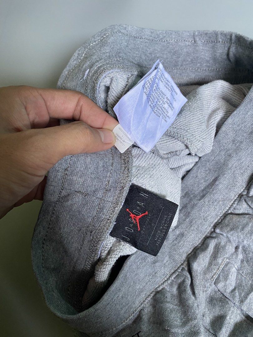 Jordan (Category: Joggers) located in Manila. Submitted by r4y.garm3nts (Listing ID 1466810460, Image 2). Description: .