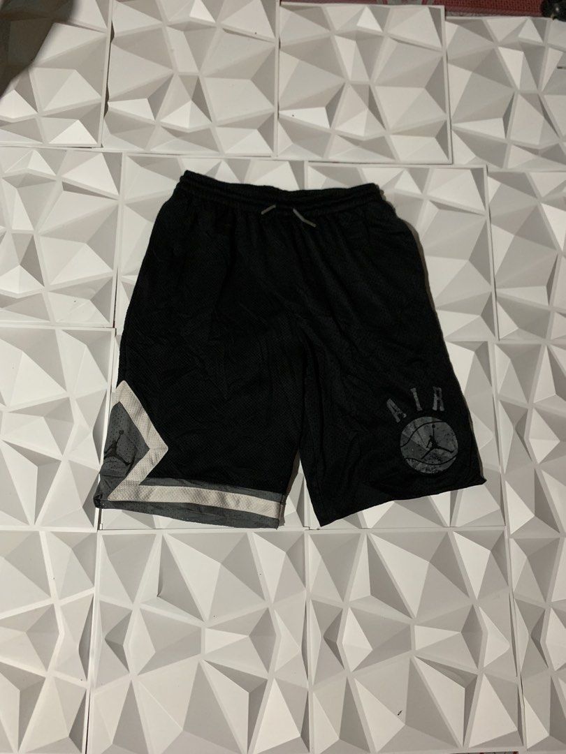 Jordan (Category: Shorts) located in Alubijid. Submitted by braecel17 (Listing ID 1466921910, Image 2). Description: Jordan Size XL good condition .