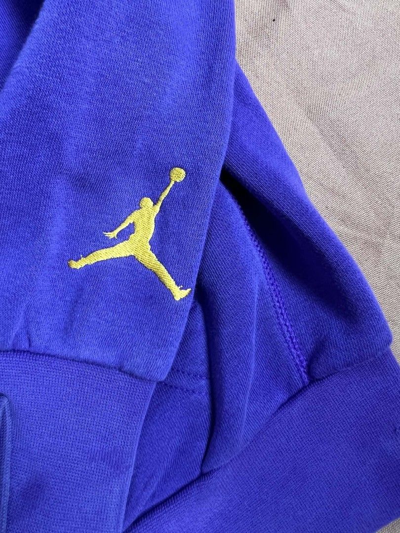 JORDAN HODDIE FULL ZIP (Category: Coats, Jackets and Outerwear) located in Davao. Submitted by chadbryenrimdan (Listing ID 1466860800, Image 3). Description: ✅brand new condition ✅74 shipping fee ✅ 450 may Jordan kana na genuine ✅Cr 10/10.