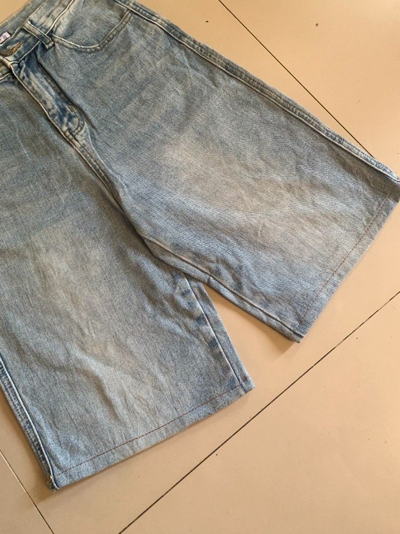 Jorts (Category: Shorts) located in Cebu City. Submitted by authentica.28 (Listing ID 1466911768, Image 3). Description: Details: 📋 waistline-28-29📐 length-23📐 thighs-📐 hem-10📐 condition rate 10/10✔️ color rate 10/10✔️ issue:🙅 Price: Mine: ₱250🏷️(Automatically yours + shipping fee outside Toledo and Pinamungajan) NOTE:❗️ •No free shipping outside toledo and pinamungajan •No COD •Payment first •MOP Gcash / Cash •Color may vary due to lighti