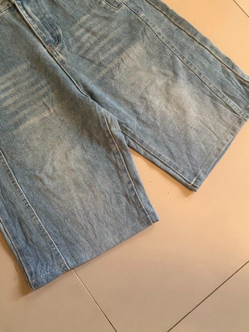 Jorts (Category: Shorts) located in Cebu City. Submitted by authentica.28 (Listing ID 1466911919, Image 3). Description: Details: 📋 waistline-30-31📐 length-22📐 thighs-📐 hem-10.5📐 condition rate 10/10✔️ color rate 10/10✔️ issue:🙅 Price: Mine: ₱250🏷️(Automatically yours + shipping fee outside Toledo and Pinamungajan) NOTE:❗️ •No free shipping outside toledo and pinamungajan •No COD •Payment first •MOP Gcash / Cash •Color may vary due to ligh