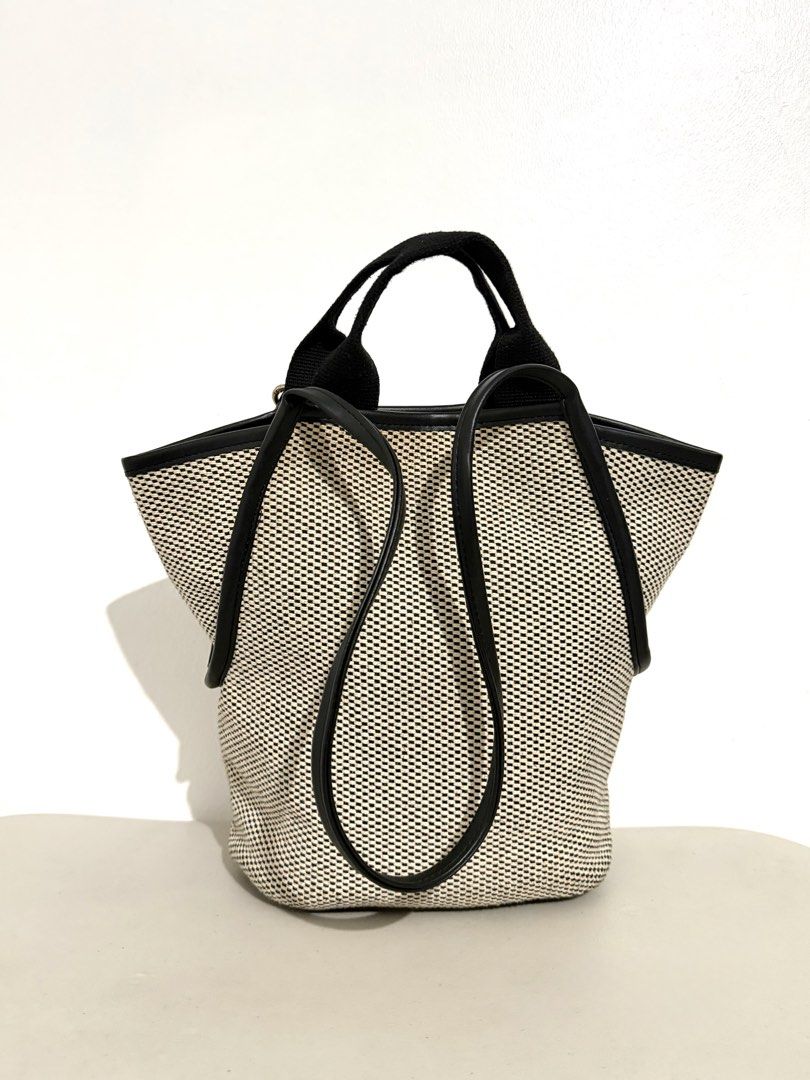 J-Pot 2way Bag (Category: Shoulder Bags) located in Manila. Submitted by coachiqueclosetbysuei_3rdaccnt (Listing ID 1466946780, Image 2). Description: 💫 J-Pot 💫 𝐒𝐨𝐮𝐫𝐜𝐞: Japan🇯🇵 💫 𝐈𝐬𝐬𝐮𝐞: None 💫 𝐂𝐨𝐧𝐝𝐢𝐭𝐢𝐨𝐧: 10/10 Excellent Condition 💫 𝐎𝐭𝐡𝐞𝐫𝐬: with free Keychains 💫 The color may vary due to lighting 💫 What you see is what you get ——————𝓜𝓾𝓼𝓽 𝓡𝓮𝓪𝓭!——————— 📍 𝐋𝐨𝐜𝐚𝐭𝐢𝐨𝐧: Intramuros Manila 📍 𝐌𝐎𝐏: Gcash