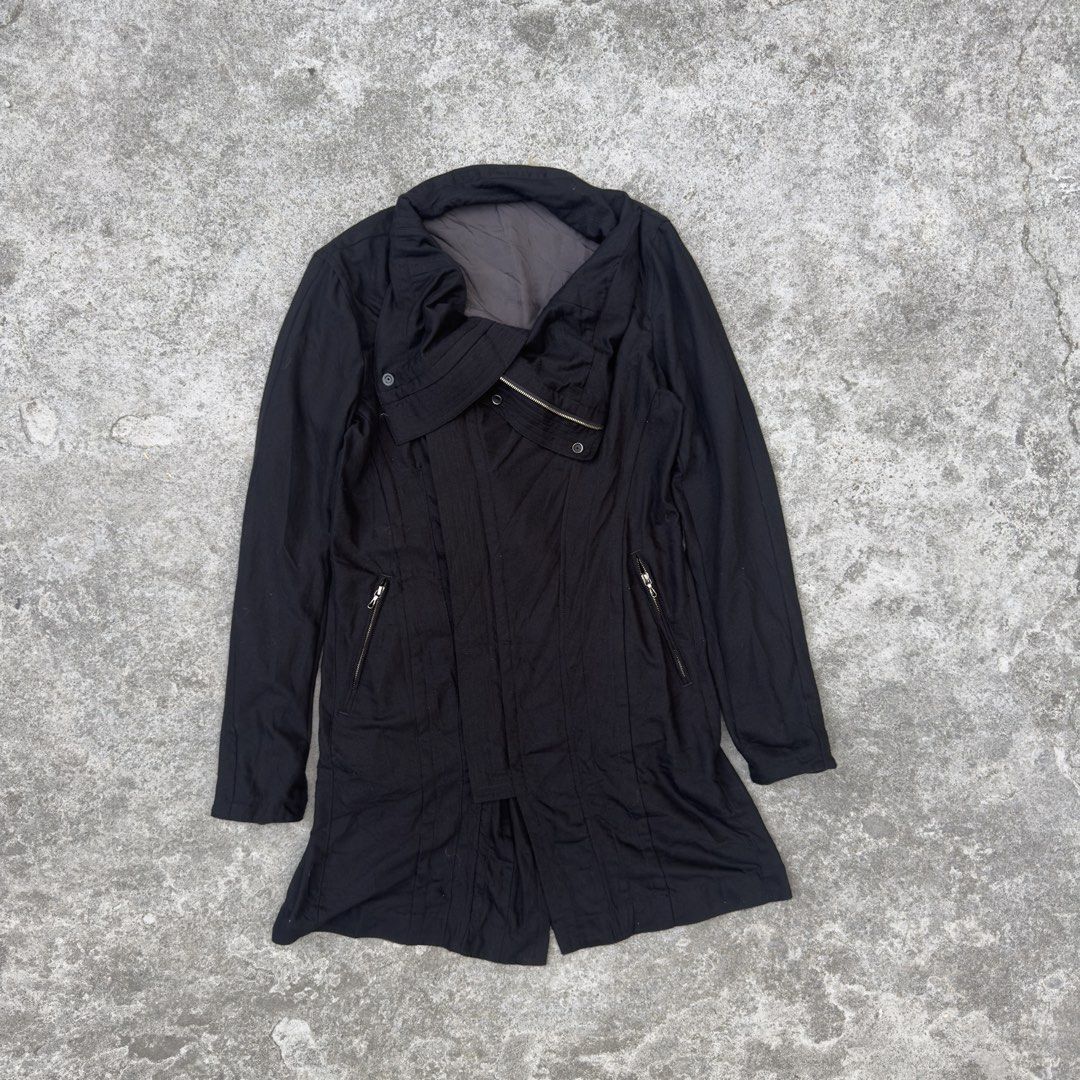 JULIUS COWL NECK COAT (Category: Coats, Jackets and Outerwear) located in Dinalupihan. Submitted by wearable_stuffz (Listing ID 1466865627, Image 1). Description: No Flaw Wash Only 10/10 Color Rate.