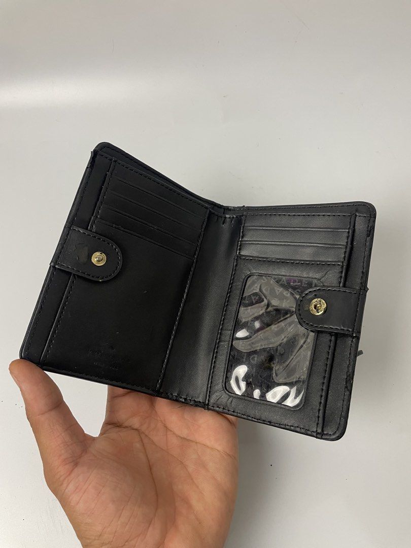 Kate Spade 1 Fold Wallet (Category: Wallets & Card holders) located in Manila. Submitted by rdtp2 (Listing ID 1466939158, Image 3). Description: issue makiita sa pic but still good condition 9/10.