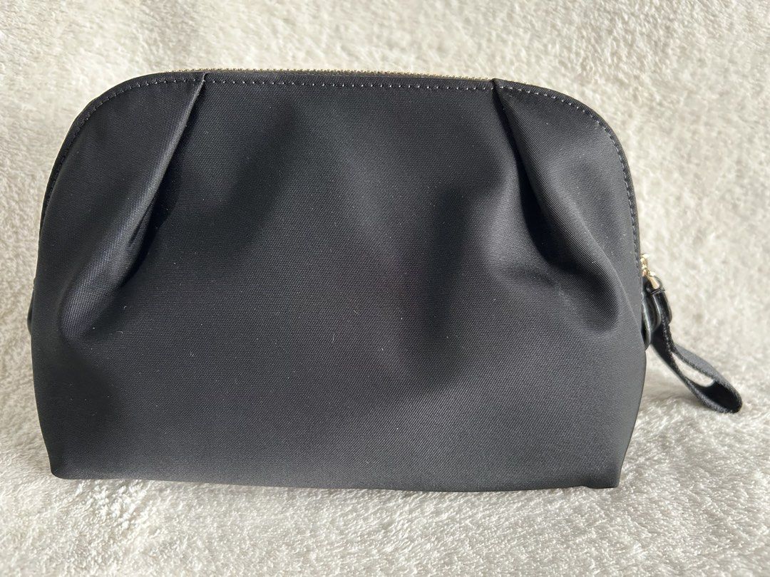 Kate spade pouch (Category: Luxury Bags & Wallets) located in Baguio. Submitted by previouslymine.10 (Listing ID 1466857875, Image 2). Description: - never used.