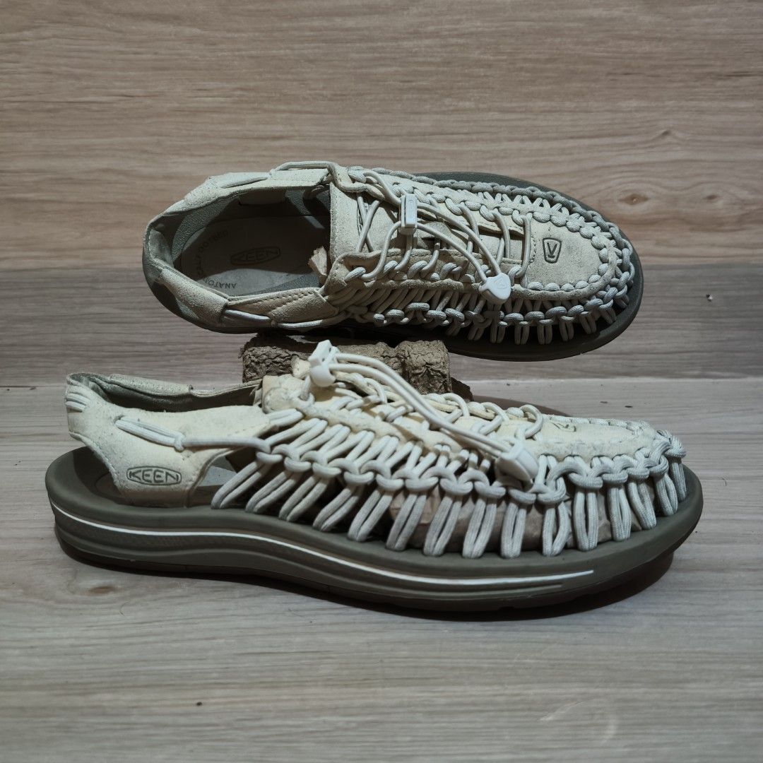 KEEN UNEEK (Category: Sneakers) located in Marikina City. Submitted by thrift.ni.furugi (Listing ID 1466796035, Image 2). Description: needs cleaning minimal drag.