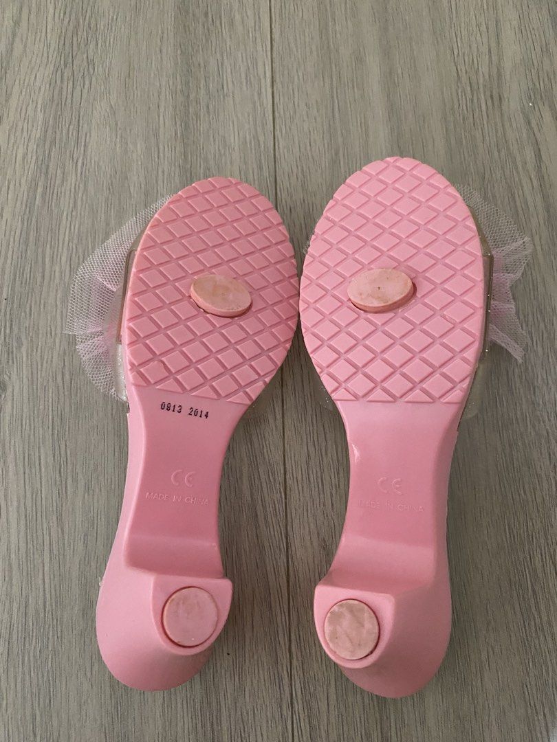 Kid's Sandals (Category: Babies & Kids Fashion) located in Las Pinas. Submitted by sherylandmargaux (Listing ID 1466907228, Image 2). Description: .