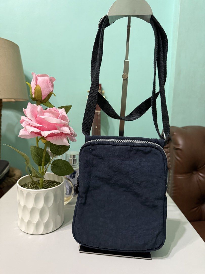 Kipling Eldorado Sling Bag (Category: Cross-body Bags) located in Davao. Submitted by annabrd0710 (Listing ID 1466896442, Image 2). Description: -In good condition -Unisex Sling bag -Message me for additional pictures.