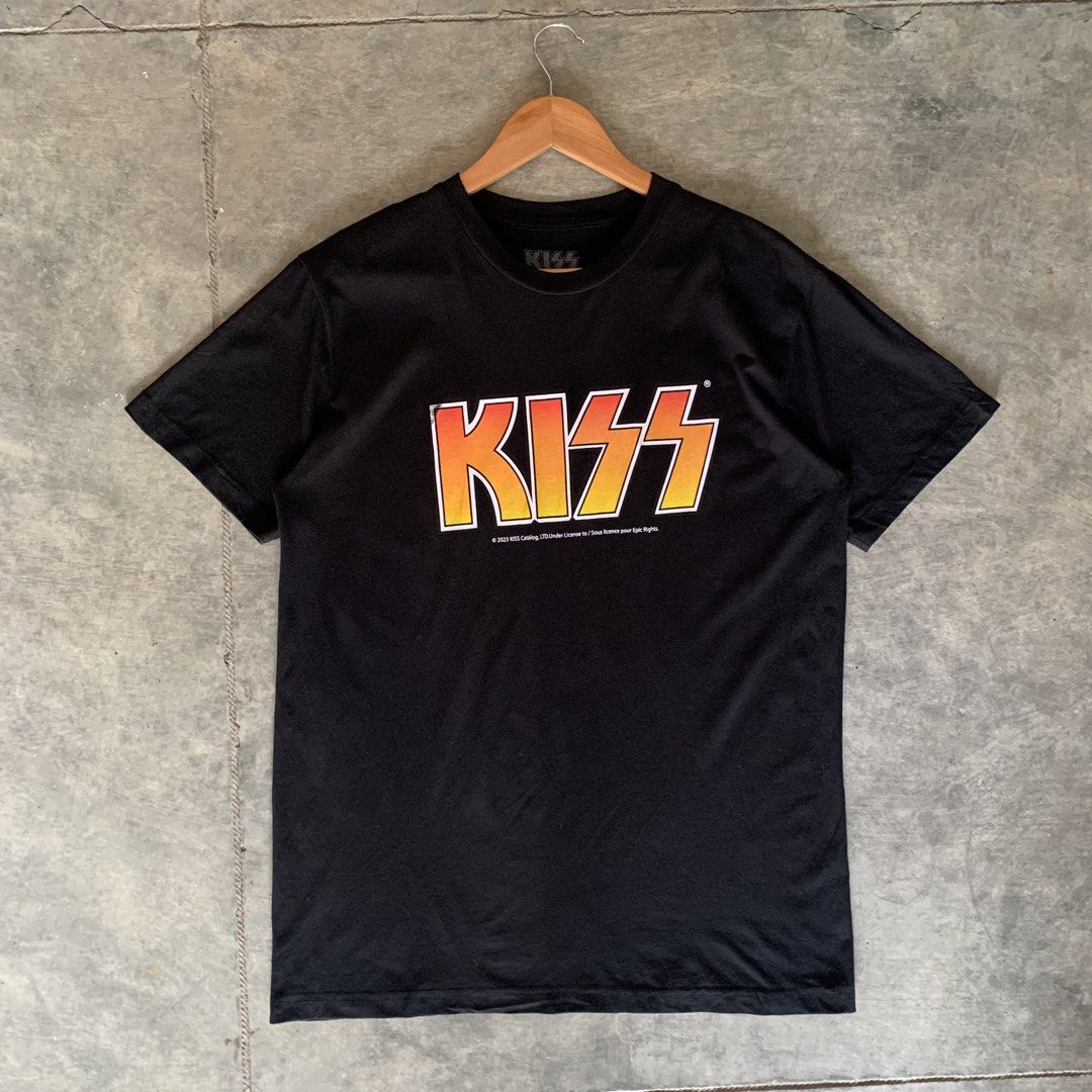 KISS Band Shirt (Category: Tshirts & Polo Shirts ) located in Tibiao. Submitted by notaveragethrift (Listing ID 1466793333, Image 1). Description: Large on tag Width- 21.5 Length- 29.5 CR- 9.8/10 or better Excellent Condition Need wash 📌Issue minimal crack print (see last photo) .