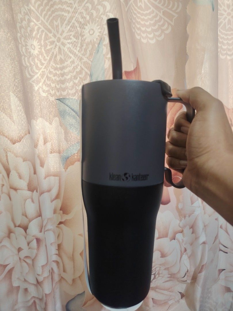 Klean kanteen Thumbler (Category: Water Bottles & Tumblers) located in Mandaluyong City. Submitted by twovv (Listing ID 1466874168, Image 1). Description: Brand new My dents lng. D nakaapekto sa performance ng thumbler. Original srp : ₱2995 Sale price ₱1500.