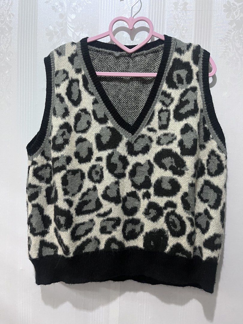 Knitted leopard print vest (Category: Others Tops) located in San Juan City. Submitted by raidjesscloset (Listing ID 1466823254, Image 1). Description: So nice in actual and super soft and stretchy. Can fit L-3XL.
