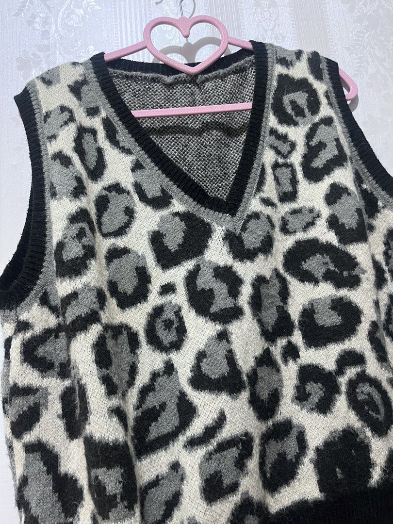 Knitted leopard print vest (Category: Others Tops) located in San Juan City. Submitted by raidjesscloset (Listing ID 1466823254, Image 3). Description: So nice in actual and super soft and stretchy. Can fit L-3XL.