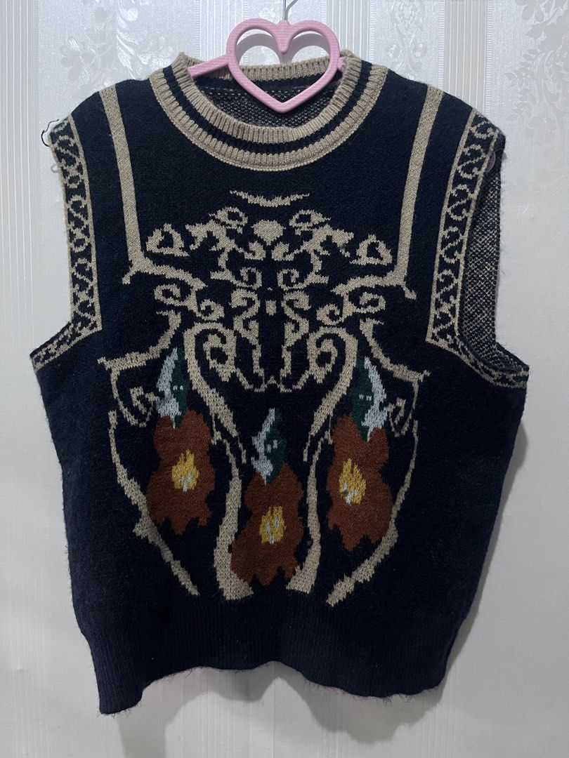 Knitted vest top (Category: Others Tops) located in San Juan City. Submitted by raidjesscloset (Listing ID 1466820327, Image 2). Description: Super soft material not scratchy! Can fit M-2xl it is ver strechy .