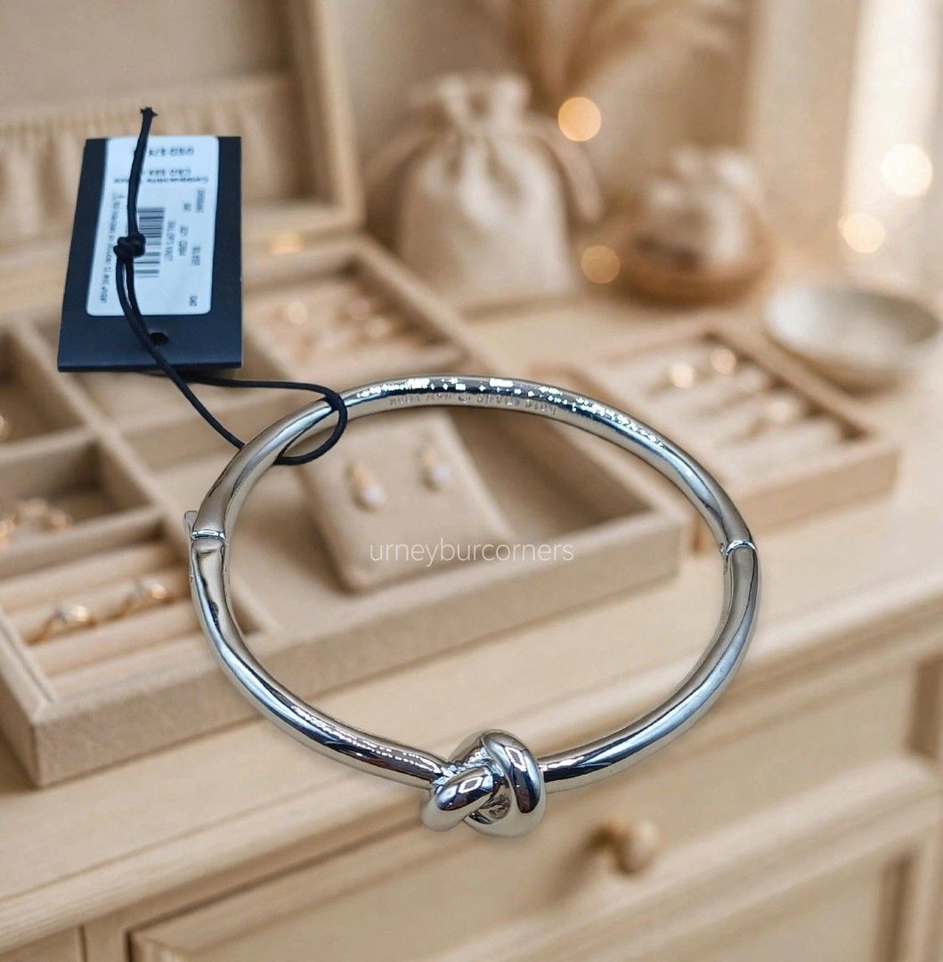 KS SAILORS KNOT HINGE BANGLE SILVER (Category: Bracelets) located in Imus. Submitted by urneyburcorners (Listing ID 1466842018, Image 1). Description: Width: 2.55"inches Length: 2.55" inches Weight: 21.9grams inner ciecumference: 6.8" inches Plated metal silver, hinge with push clasp Bought from USA outlet, brand new, 100% original..