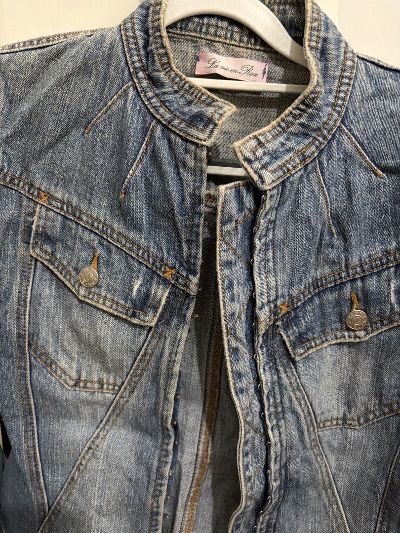 La Vie en Rose Blue Denim Jacket (Category: Coats, Jackets and Outerwear) located in Manila. Submitted by capulongava (Listing ID 1466868940, Image 2). Description: Blue denim jacket from La Vie en Rose..
