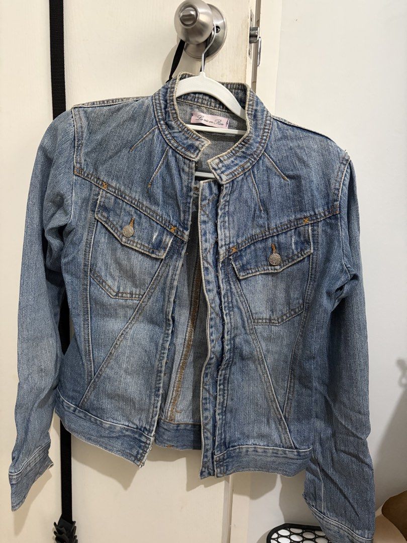 La Vie en Rose Blue Denim Jacket (Category: Coats, Jackets and Outerwear) located in Manila. Submitted by capulongava (Listing ID 1466868940, Image 1). Description: Blue denim jacket from La Vie en Rose..