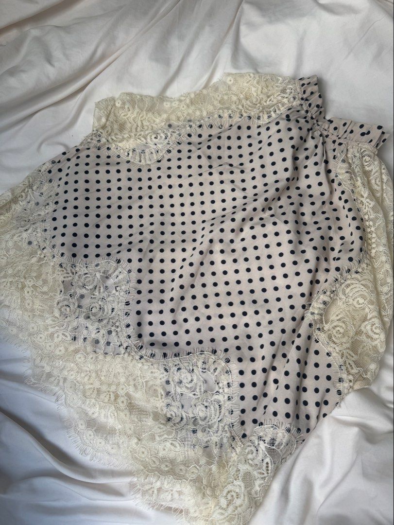 Lace polka dot semi-halter top (Category: Blouses) located in Davao. Submitted by charmisokay (Listing ID 1466808834, Image 1). Description: Bought on shein for 350, but no longer available on site/unlisted forever Looks big but looks great on small frames More beige, not brown in real life (look at shein photos) location: Metro Manila, Taft Avenue mop: G-cash or BDO mod: J&T or Lalamove.
