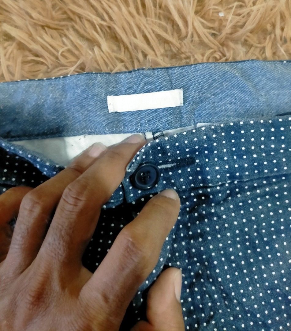 LACOSTE MICRO DOT SHORT (Category: Shorts) located in Santo Tomas. Submitted by kyso_thrift (Listing ID 1466913717, Image 3). Description: .