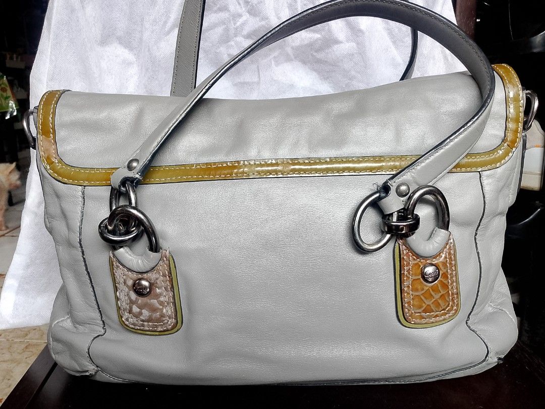 Ladies bag (Category: Luxury Bags & Wallets) located in Manila. Submitted by coffee214. (Listing ID 1466780360, Image 2). Description: .