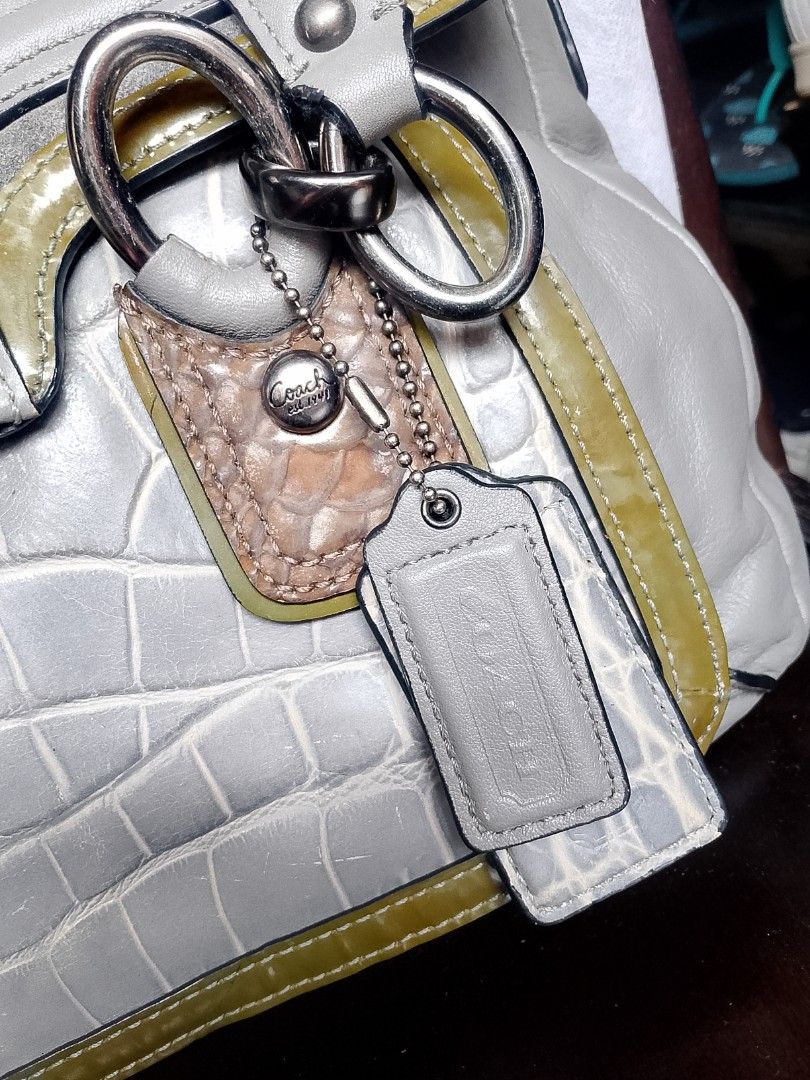 Ladies bag (Category: Luxury Bags & Wallets) located in Manila. Submitted by coffee214. (Listing ID 1466780360, Image 3). Description: .