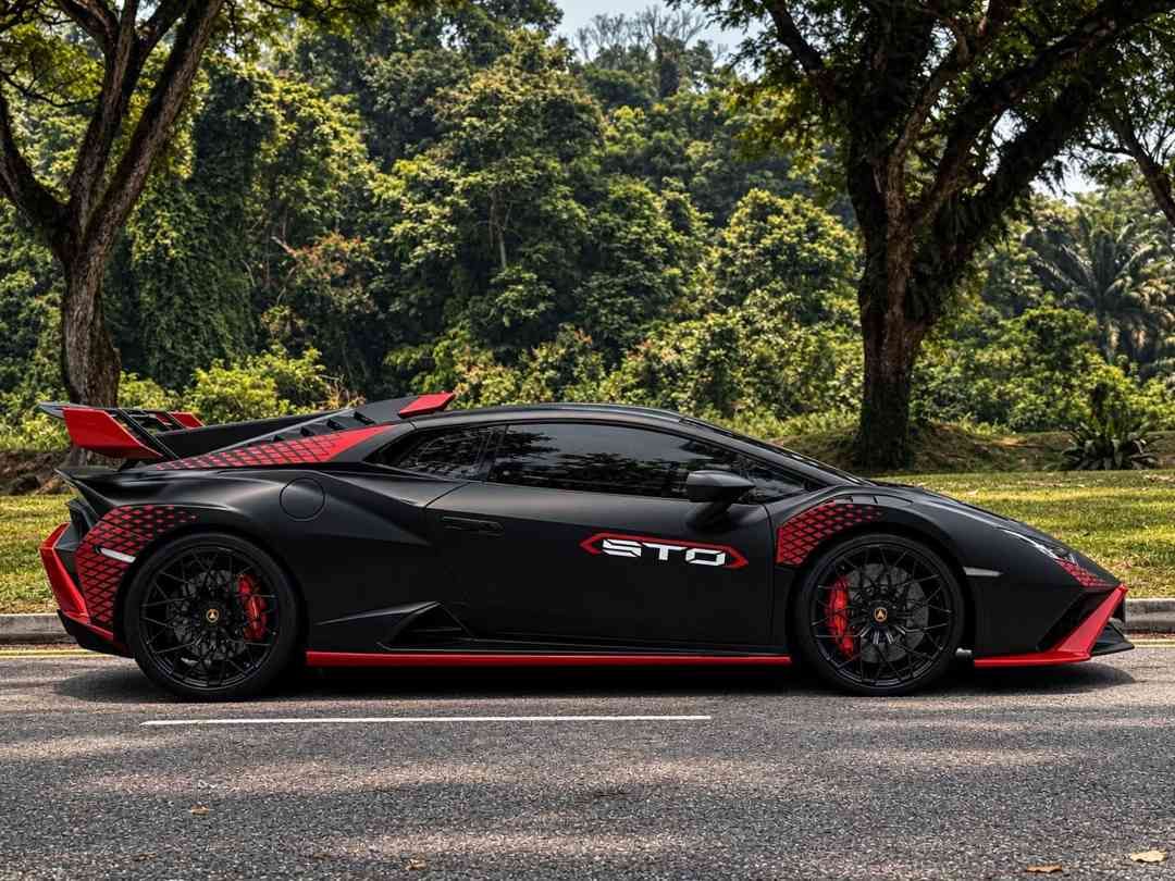 Lamborghini Huracan STO 5.2 V10 RWD (A) (Category: Used Cars) located in Singapore. Submitted by signaturemotors (Listing ID 1466838026, Image 3). Description: Showroom: 237 ALEXANDRA ROAD 237 Alexandra Road #02-04 Singapore 159929 1 Owner! Low Mileage! Full Agent Maintained! Still Under Agent Warranty Till Feb 2027! Original Paint In Bianco Monocerus (Solid White). Car Currently Wrapped In Matt Black. Interior Sports Seats With STO Trim. Sportiv